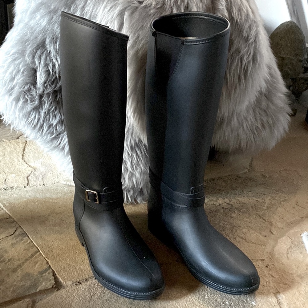 Women’s Banana Republic black rubber riding style boots. 10M